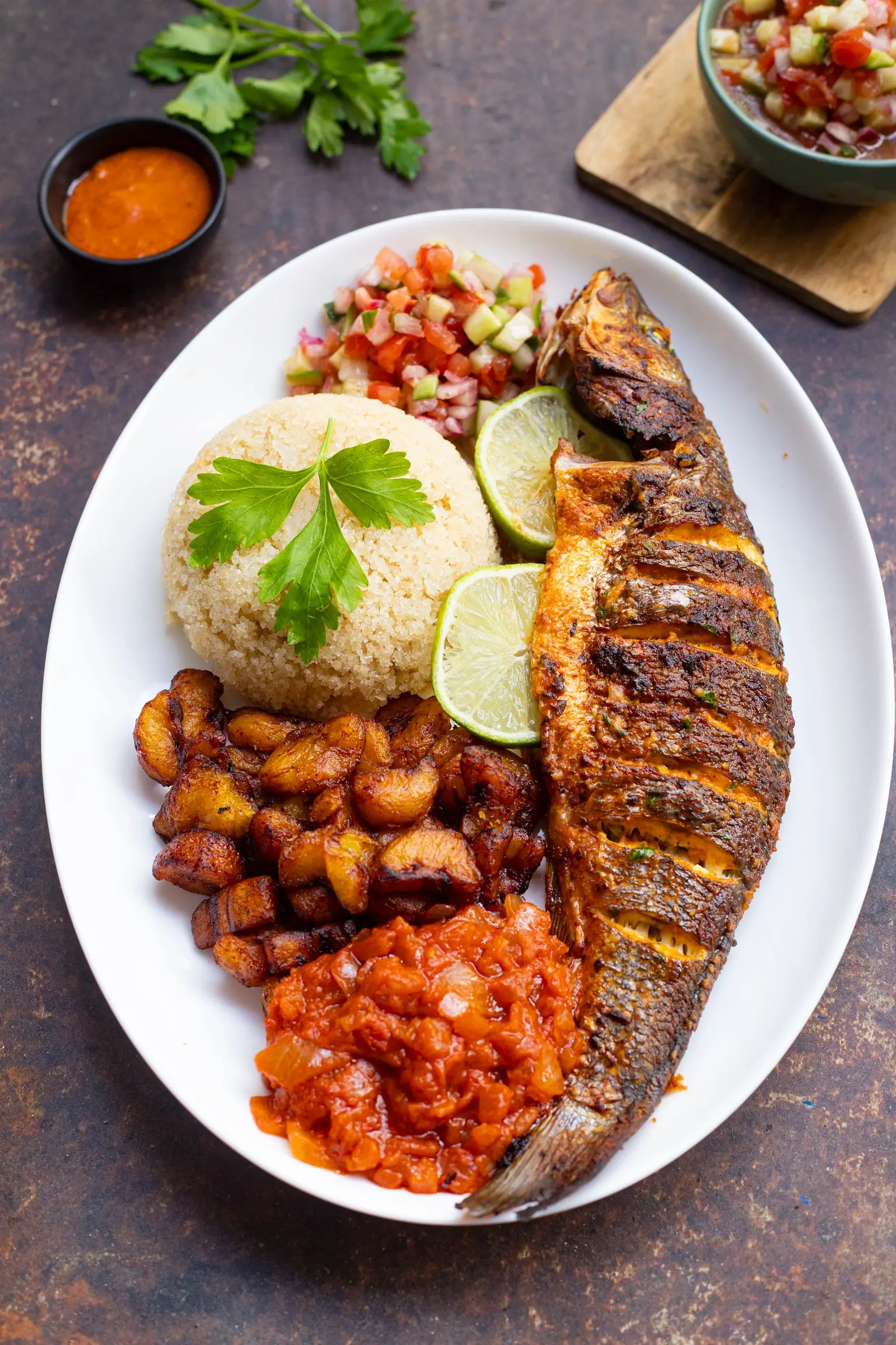 Attiéké et aloco au poisson fris